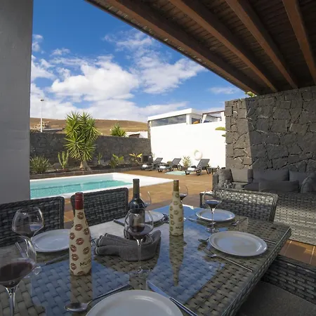 Excellent 4 Bedrooms Mestana Modern Interiors Villa *