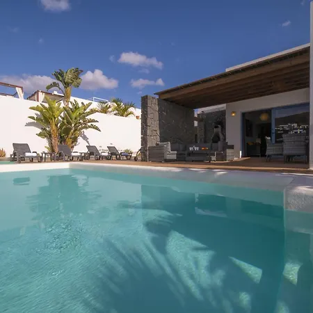 Excellent 4 Bedrooms Mestana Modern Interiors * Playa Blanca (Lanzarote)