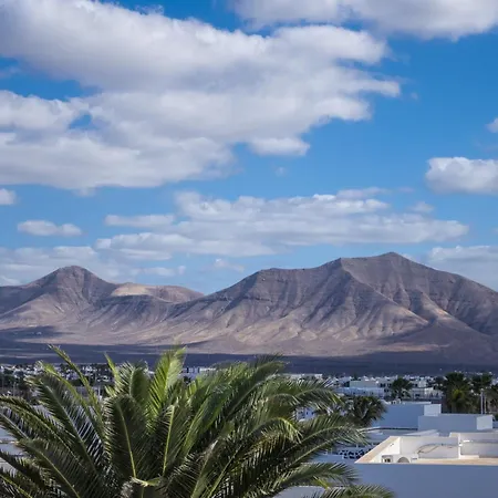 Villa Excellent 4 Bedrooms Mestana Modern Interiors Sea Mountain Views Playa Blanca (Lanzarote)